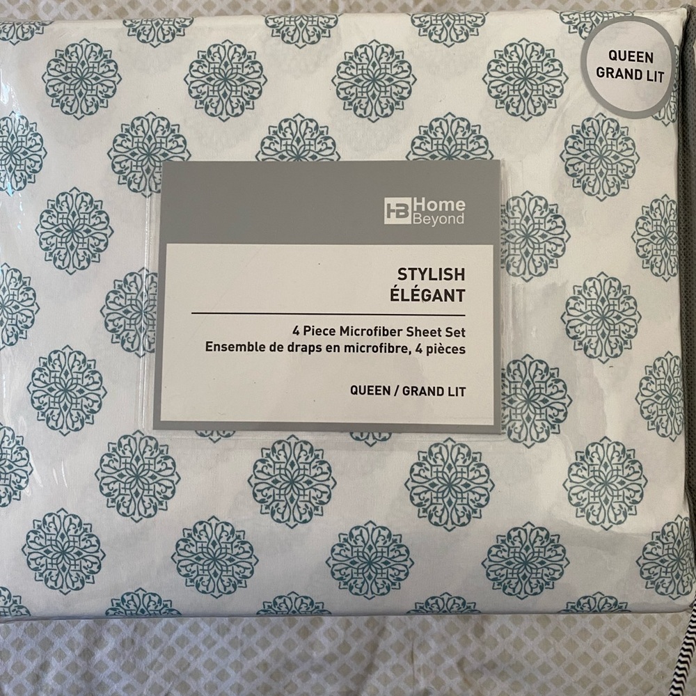 Blue patterned bed set